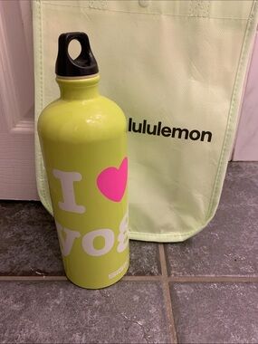 lululemon sigg water bottle
